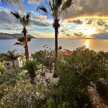 Havuzbasi, Deniz-bahce-meis Manzarasi, Loveboat Semesterbostad Kaş