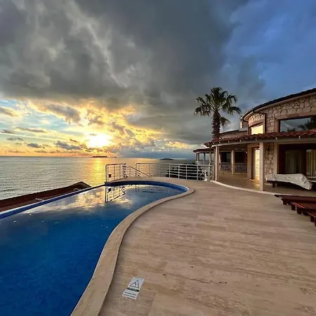 Havuzbasi, Deniz-bahce-meis Manzarasi, Loveboat カシュ